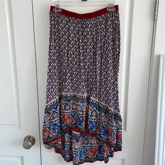 High-Low Skirt - Picture 2 of 5